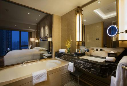 Hilton Wuhan Riverside - 40