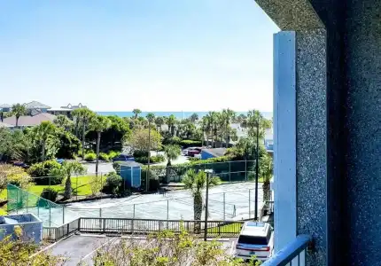 Hibiscus Oceanfront Resort - 25
