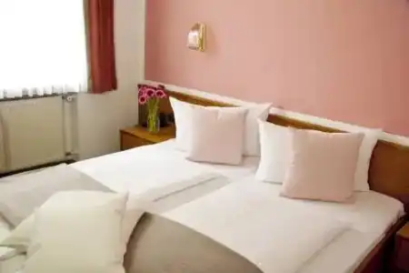 Stadthotel - 5