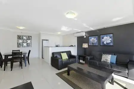 Surfers Century Oceanside Apartments - 70