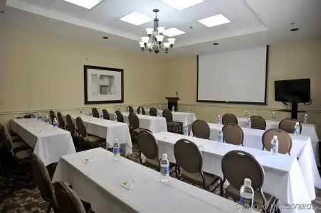 Monte Carlo Inn Barrie Suites - 14
