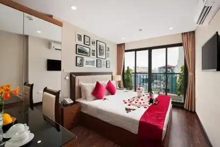 Golden Moon Suite - 90