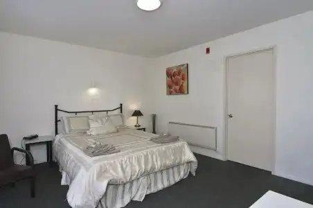 Fenton Court Motel - 62
