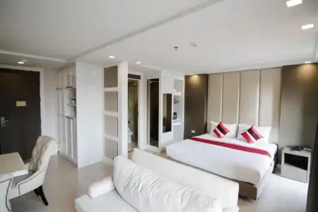 Hope Land Sukhumvit 8 - 51