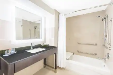 Wingate by Wyndham Niagara Falls - 14