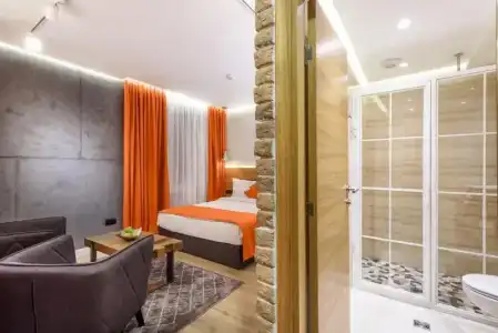 One Luxury Suites - 79