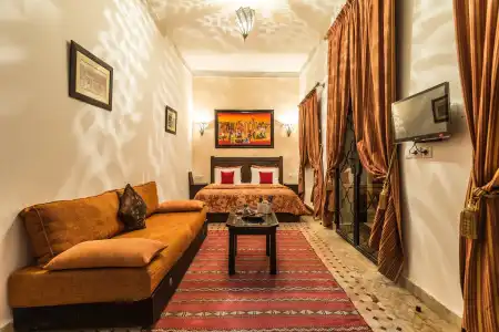 Riad Nasreen - 16