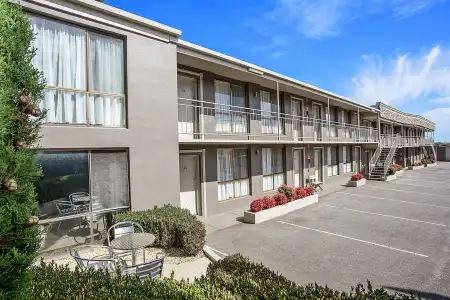 Comfort Inn On Raglan - 0