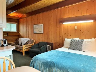 Breakers Boutique Inn - 145