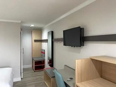 Red Lion Inn & Suites Sacramento - 42