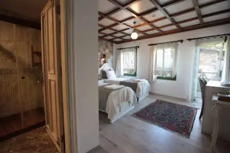 Celsus Boutique - 1