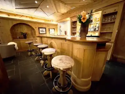 Seven Alpina Boutique - 1