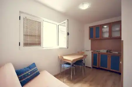 Lyon Apartments - 25