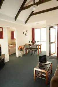 Bavarian Motel - 32