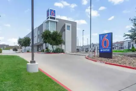 Motel 6 Laredo, TX - Airport - 19
