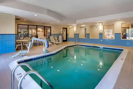 Comfort Suites Fredericksburg North - 18