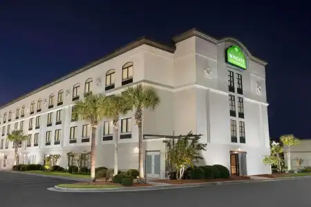Wingate by Wyndham - Wilmington - 0