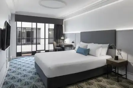 The Savoy on Little Collins Melbourne - 4