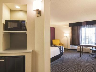 La Quinta Inn & Suites by Wyndham Denver Airport DIA - 40