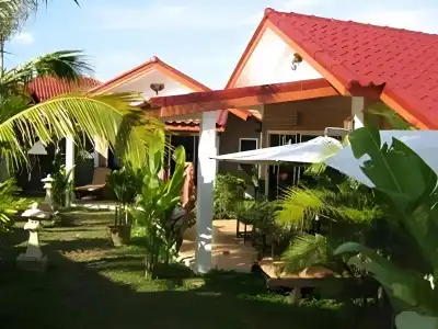 Sanuk bungalows - 8