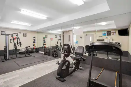 Ramada by Wyndham Bakersfield North - 17