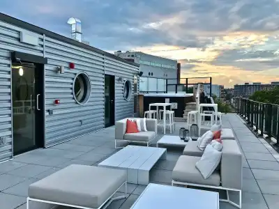 Boxotel Montreal - 19
