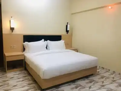 Season Inn - 4