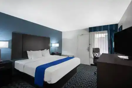 Clarion Pointe - 21