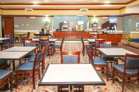 Holiday Inn Express and Suites Bakersfield Central by IHG - 20