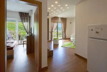 Montelux Apartments - 101