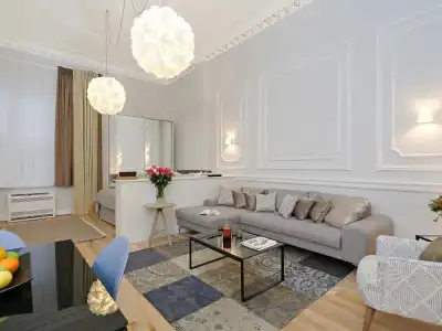 Queensgate Court - 337