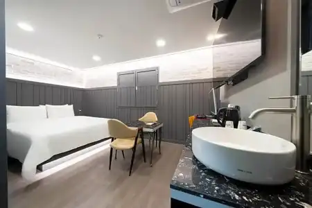 Busan Seomyeon YTT - 68