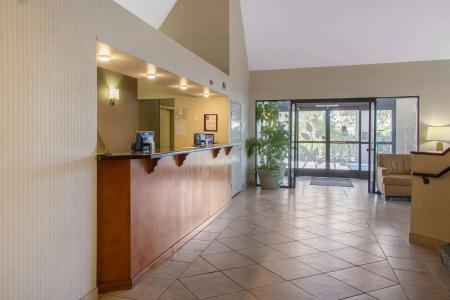 Sleep Inn & Suites Bakersfield North - 7