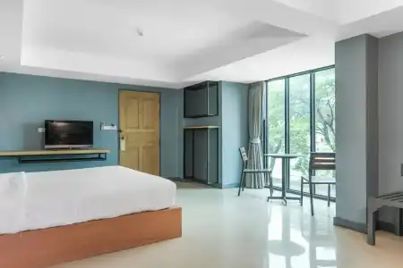 Nora LakeView - 49
