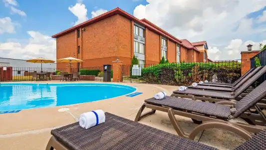 Best Western Luxbury Inn Fort Wayne - 13