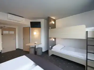 Moxy Berlin Airport - 5