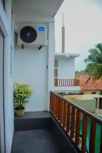 Star White Negombo - 8
