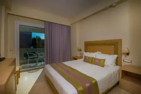 Alexandra Beach Resort & Spa - 22