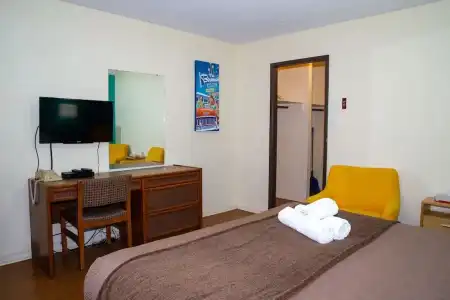Bowmont Motel - 56