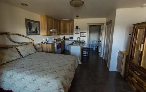 Front Row Bed and Breakfast - 33