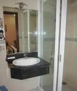 RedDoorz near Gia Dinh Park - 9