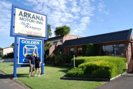 Arkana Motor Inn & Terrace Apartments - 0