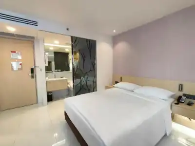 Evergreen Laurel - 32