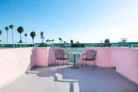 Days Inn by Wyndham Santa Monica - 12