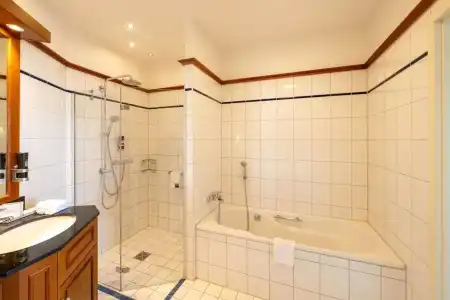 Louisa's Place - 7