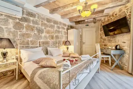 Historic Plaza Varos - Adults Only - 20
