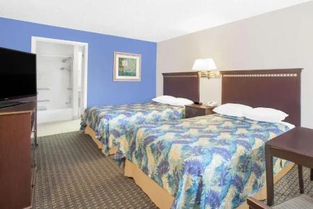 Super 8 by Wyndham Corpus Christi - 18