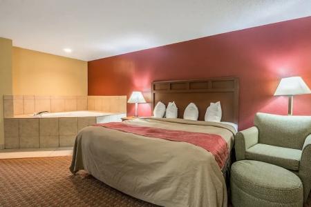 Red Roof Inn & Suites Little Rock - 81