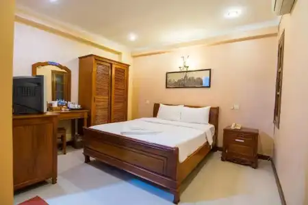 Neth Socheata - 100