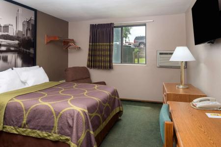 Super 8 by Wyndham Omaha NE - 1